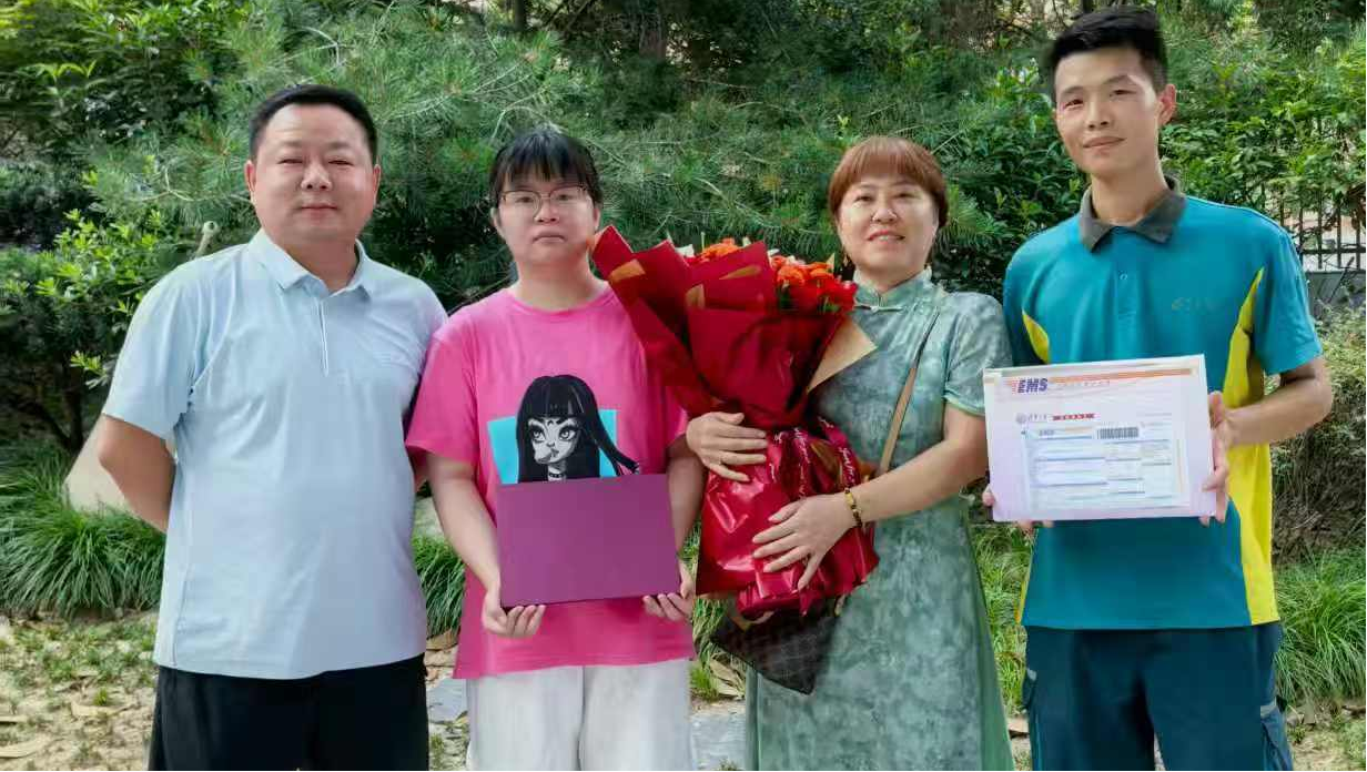 正规博彩平台多地录取通知书陆续送达